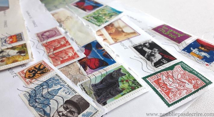 Les lettres envoyées avec des timbres en francs